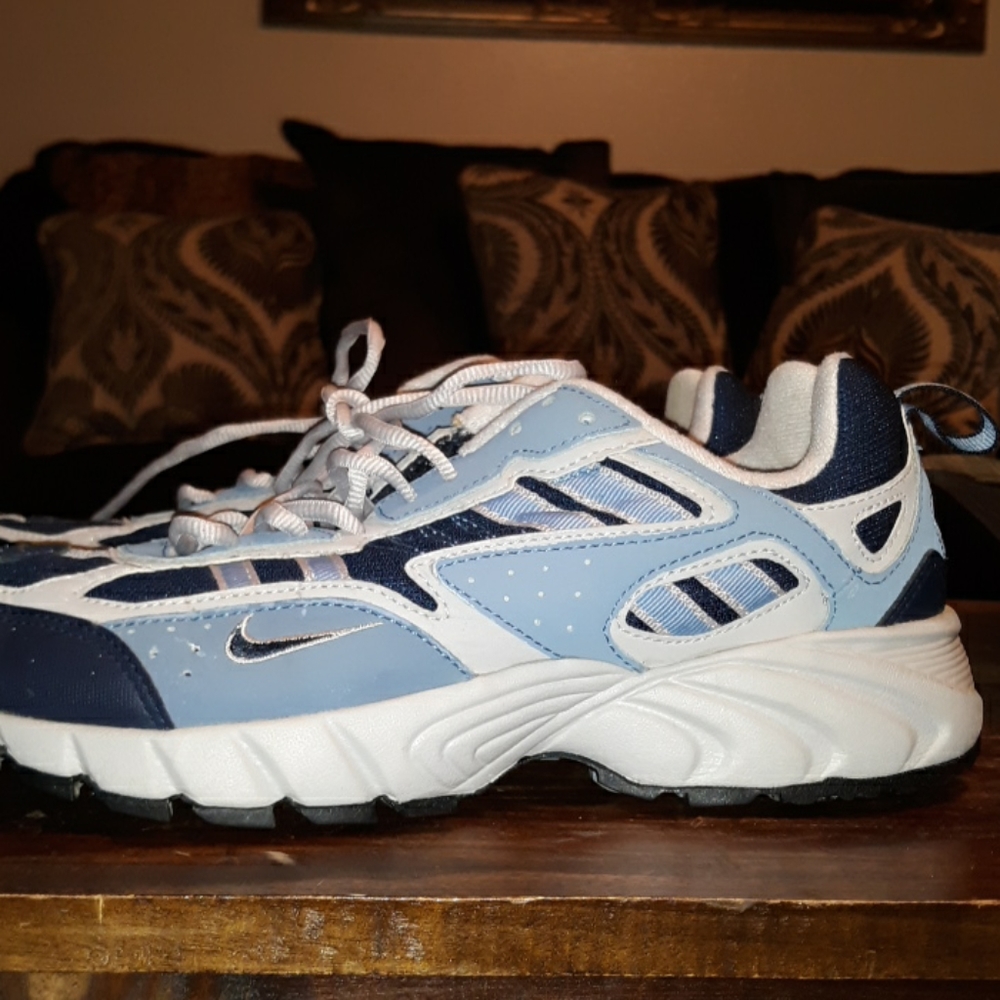 Nike tennis shoes size 10, good used condition